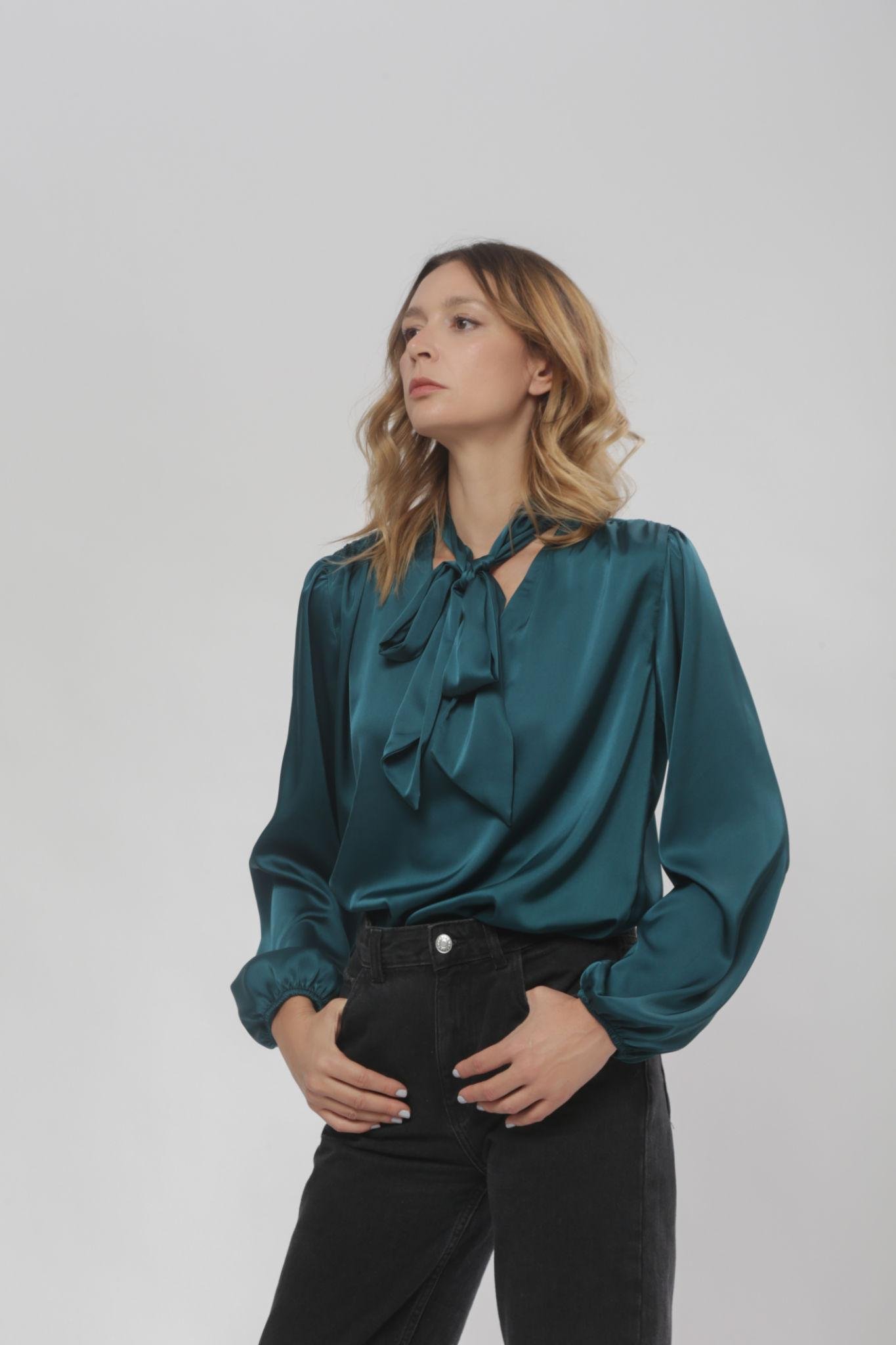 Moteriškos palaidinės ir megztiniai internetu