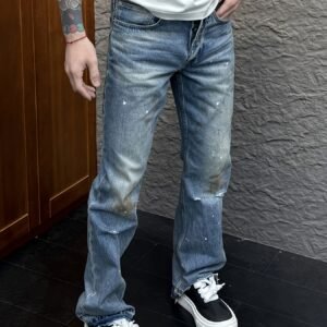 2026 Naujienos. Vyriški šviesiai mėlyni džinsai su purškimo raštu. Puikūs laisvalaikiui ir gatvės stiliui. Siauri tiesūs ilgi džinsai. Pagaminti iš minkštos, patogios medžiagos, tinkami visiems metų laikams